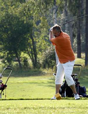 Voittaja Antti Häti kentällä.